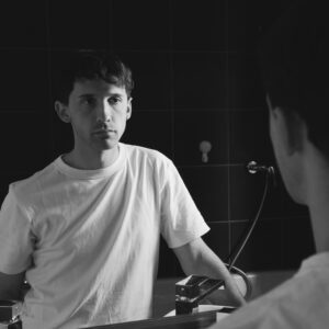 Julien Marques Dans Le Film Deux Corps 2025 Format Carre 5 300x300